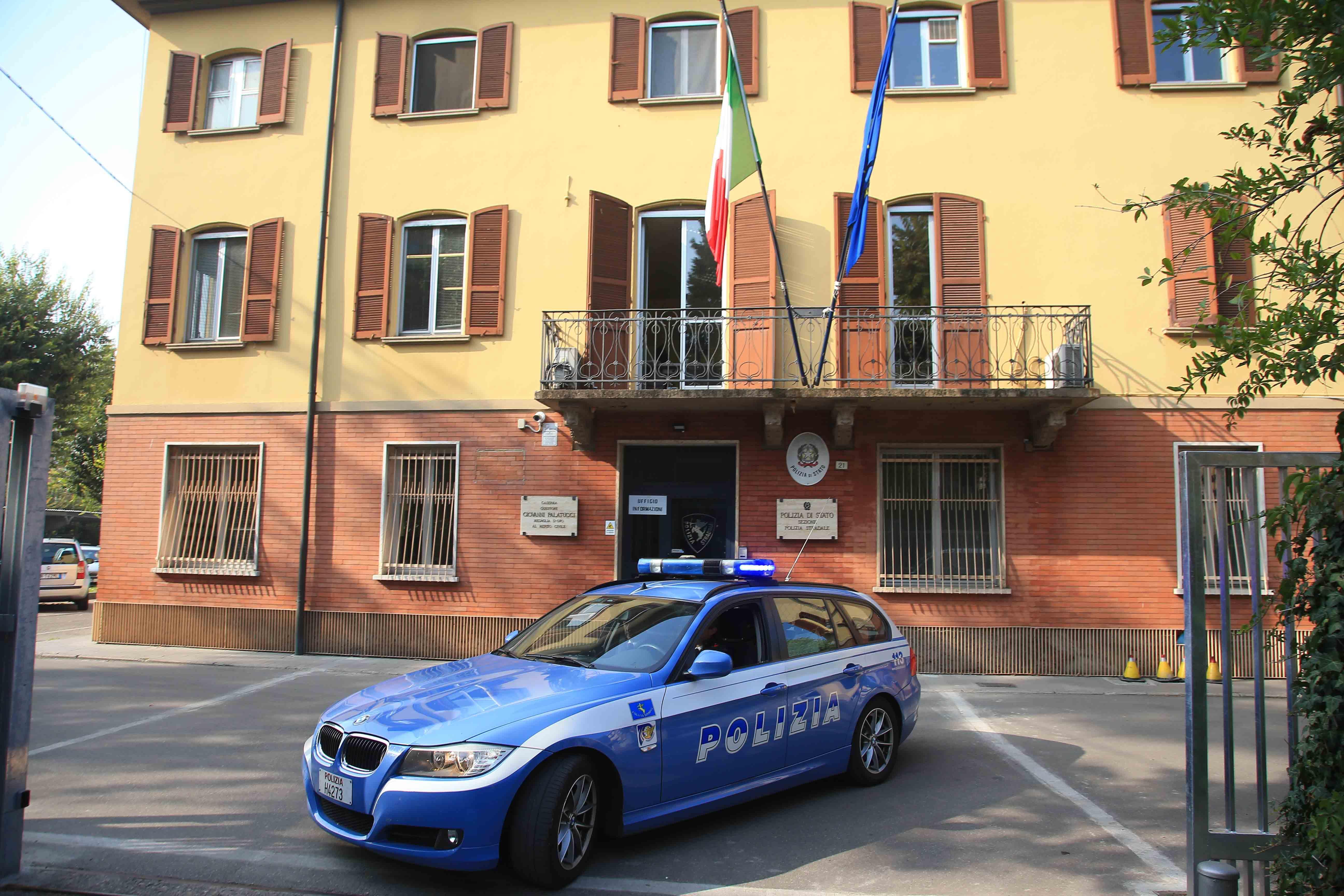 Reggio Emilia, prova a fare l'esame per la patente al posto dell'amico: denunciato