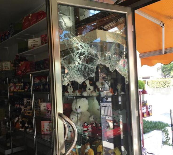 Preso ladro seriale di negozi grazie a una impronta 