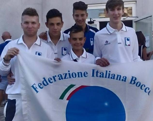 Franci con la squadra Toscana di bocce dopo aver conquistato il titolo juniores
