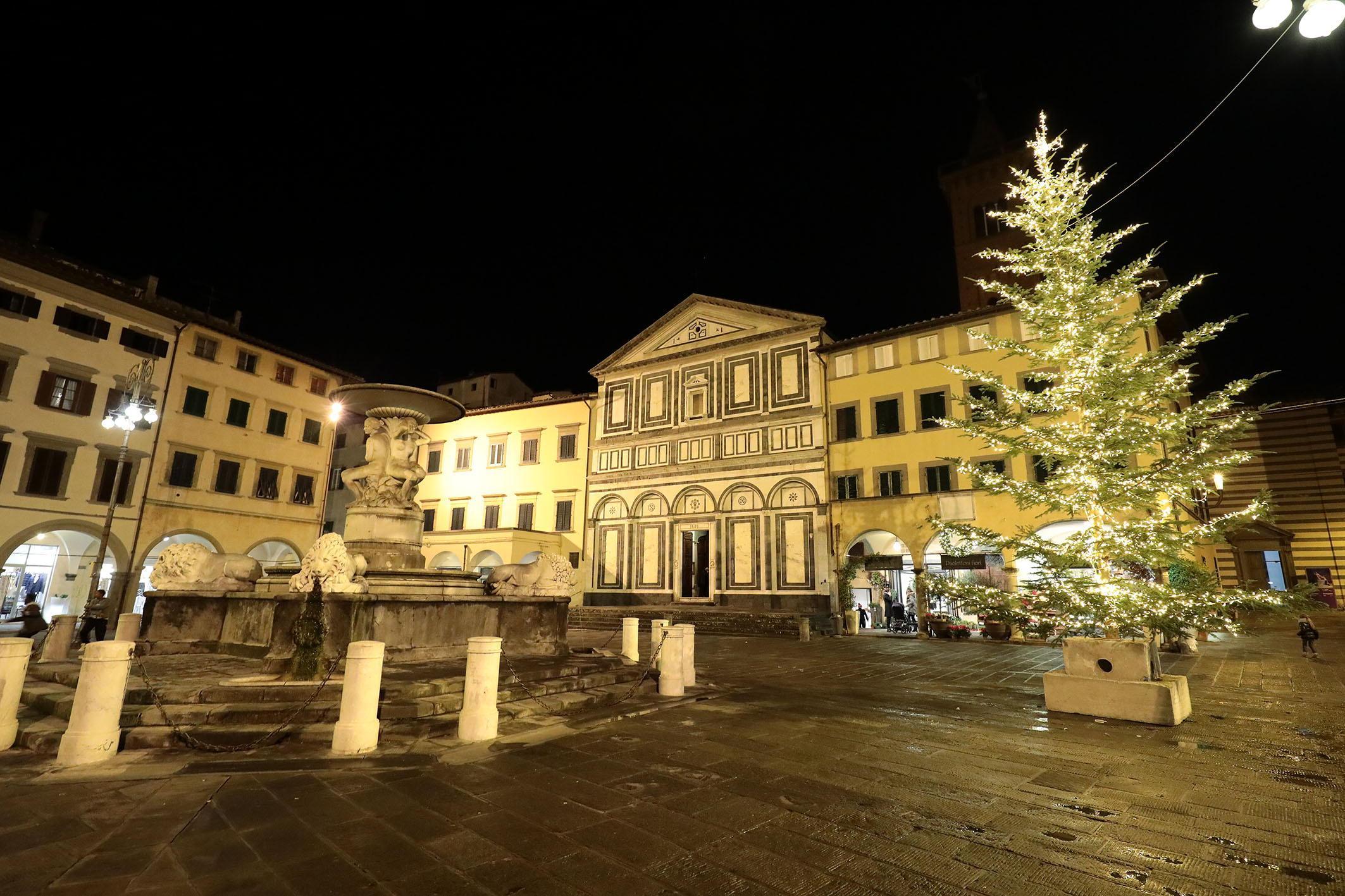 Piazza Farinata degli Uberti, uno dei luoghi di Empoli dov'è previsto il Daspo urbano (Foto ag. C. Sestini)