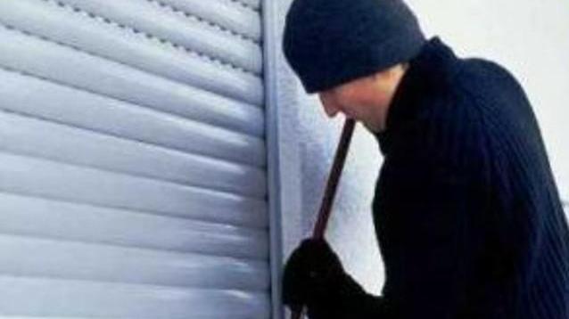 San Vito, ladri “scalatori” si introducono in un appartamento al secondo piano