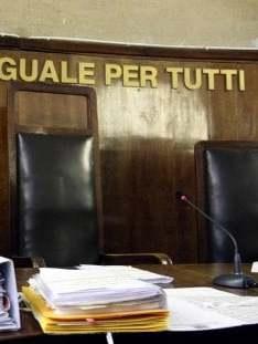 Paga la porchetta con l’assegno a vuoto 