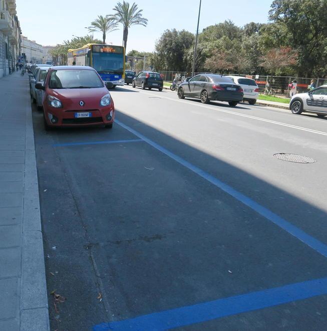 Niente sospensione degli stalli blu il tribunale frena i commercianti