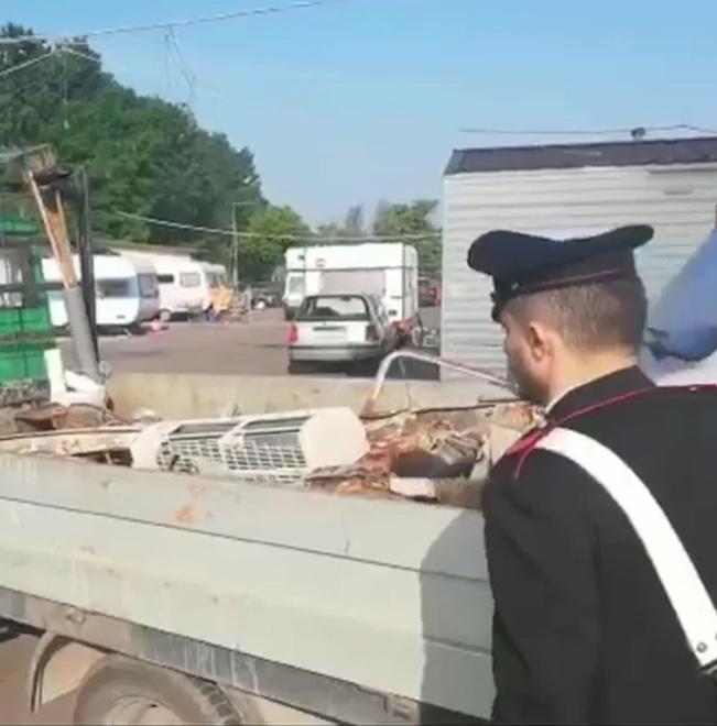 Elettrodomestici e ferro nel furgone Tre denunciati