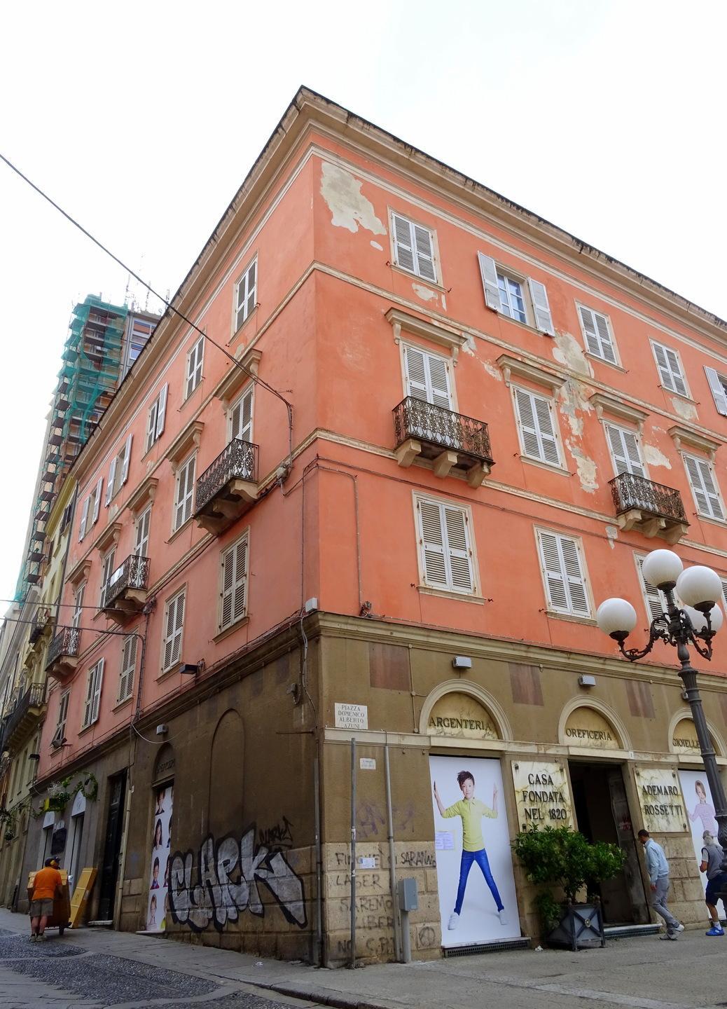 Sassari, dall’oro ai vestiti per bebè: “Rossetti” cambia volto 