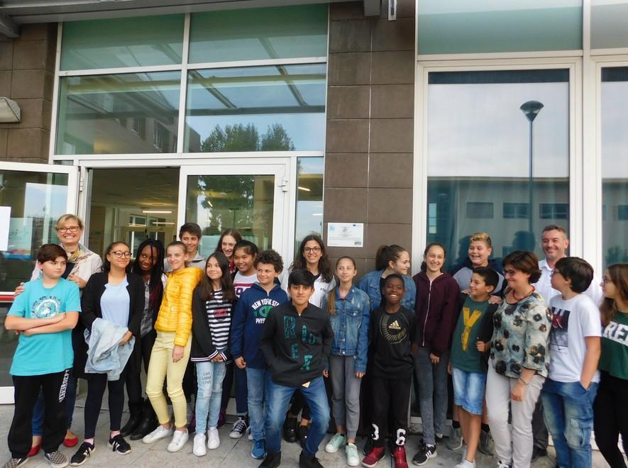 Dalle scuole Marconi un inno alla pace 