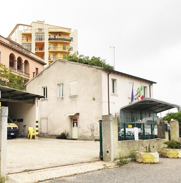 Il sindaco: «I licenziamenti non sono iniziativa nostra» 