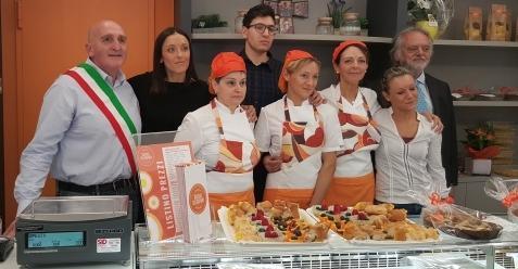  Quattro giovani inaugurano la “Casina dei sapori” 