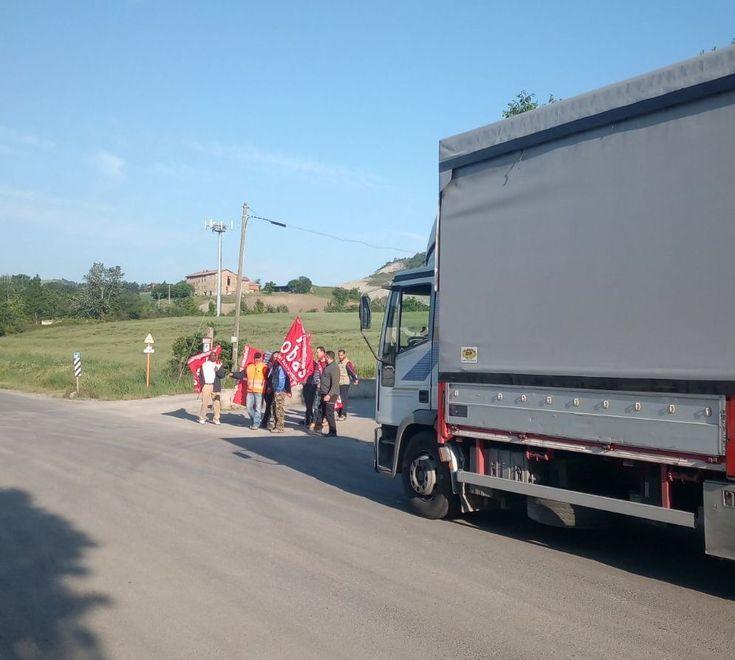Il presodio della settimana scorsa degli 11 dipendeti dell'azienda di Roteglia che produce imballaggi
