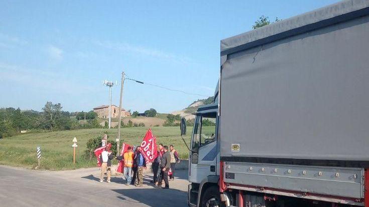 Il presodio della settimana scorsa degli 11 dipendeti dell'azienda di Roteglia che produce imballaggi
