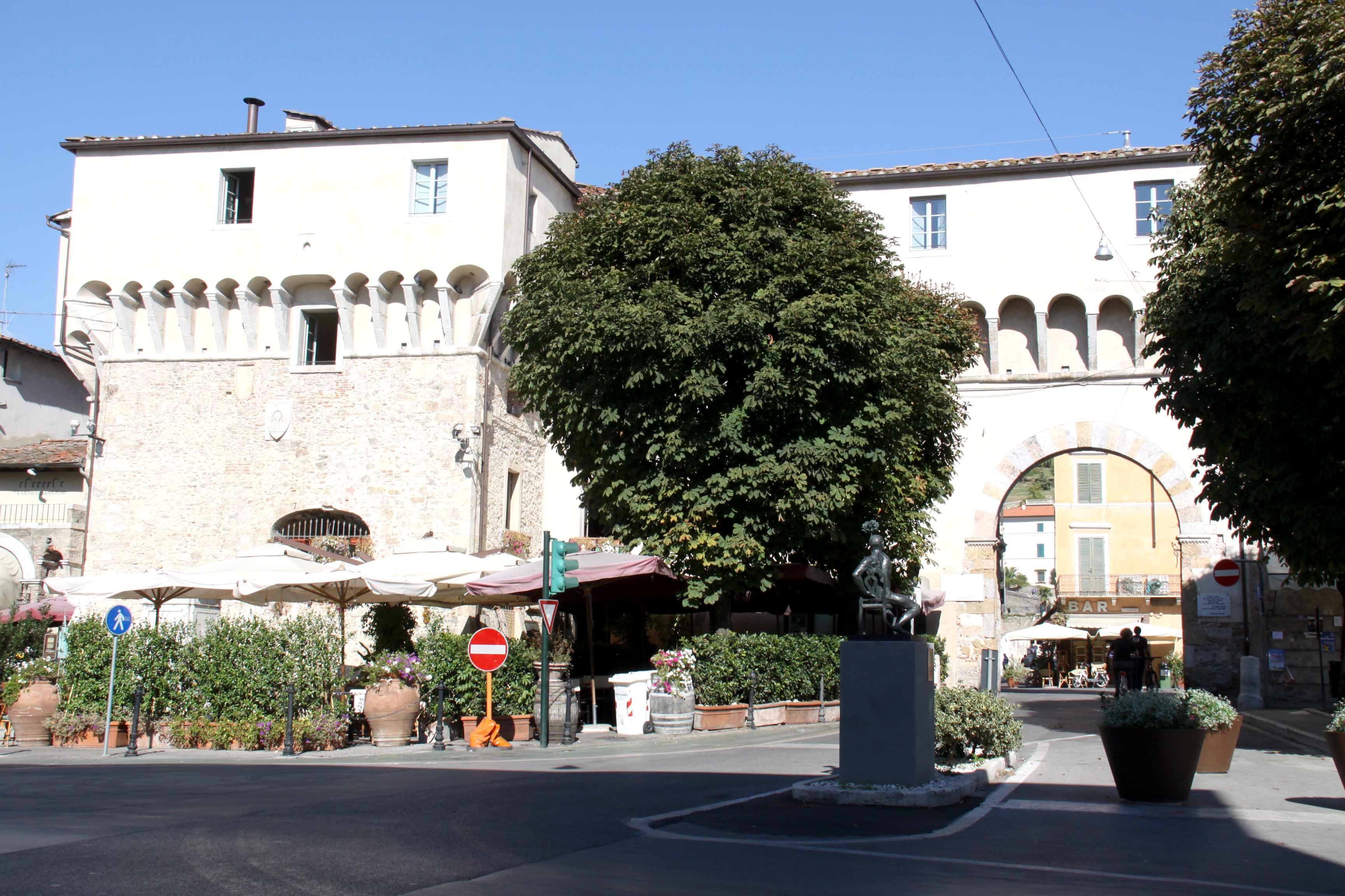 Piazza Carducci a Pietrasanta (Foto Paglianti)