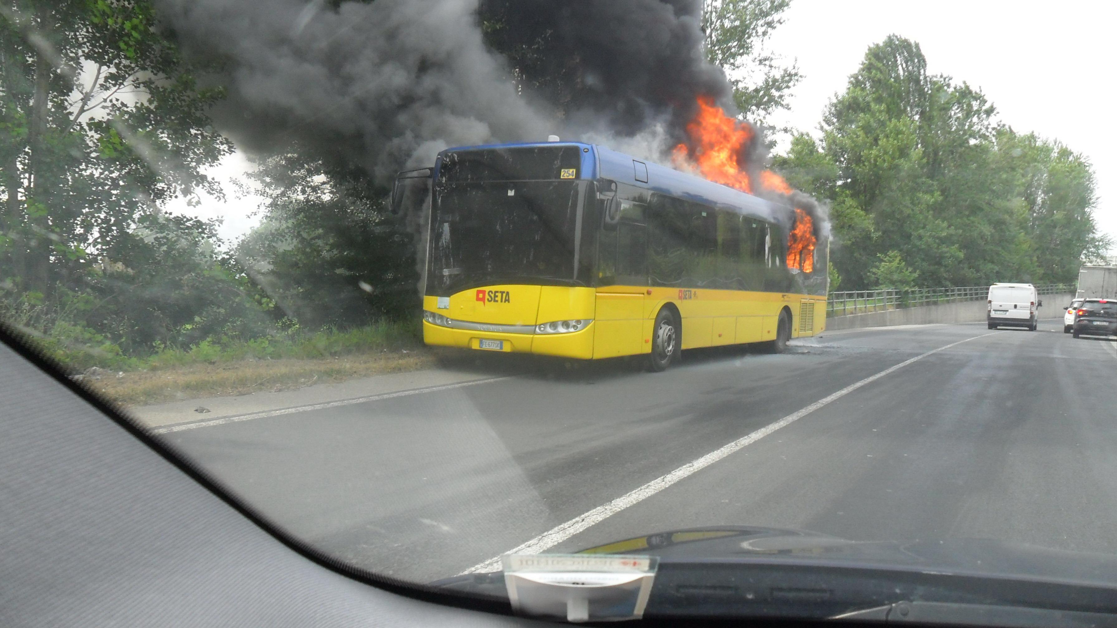 Modena. Esposto in Procura sui bus  Seta: "Sicurezza minata dagli incendi"