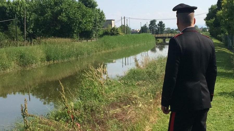 Giallo a Bagnolo in Piano, trovato un cadavere dentro il canale Pieve rossa