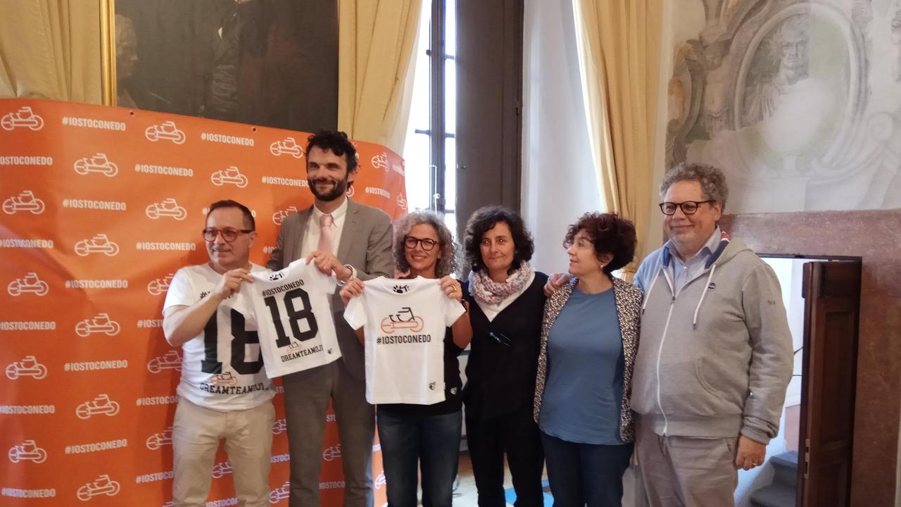 I genitori di Edoardo insieme al sindaco Matteo Biffoni
