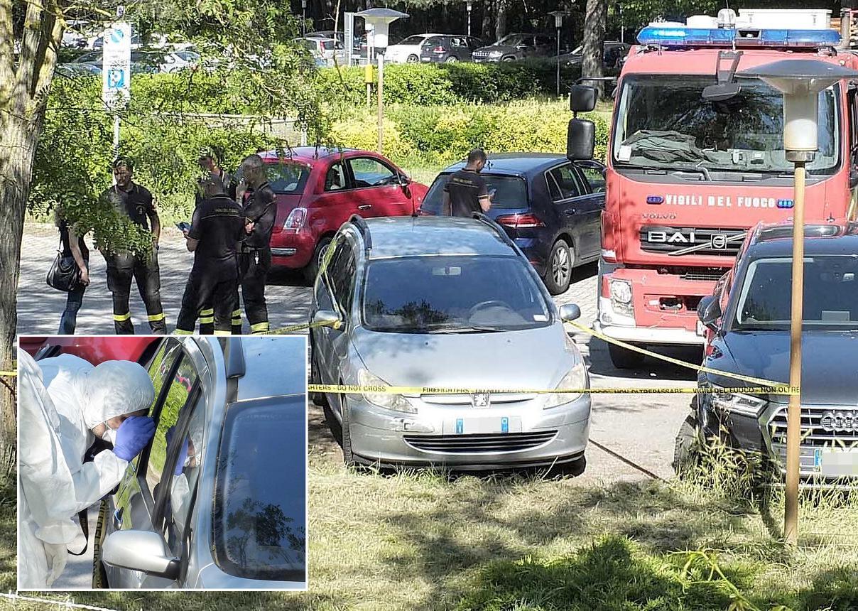 L'auto grigia dove è morta la bambina di 1 anno. Nel dettaglio i rilievi della scientifica (Foto Muzzi)