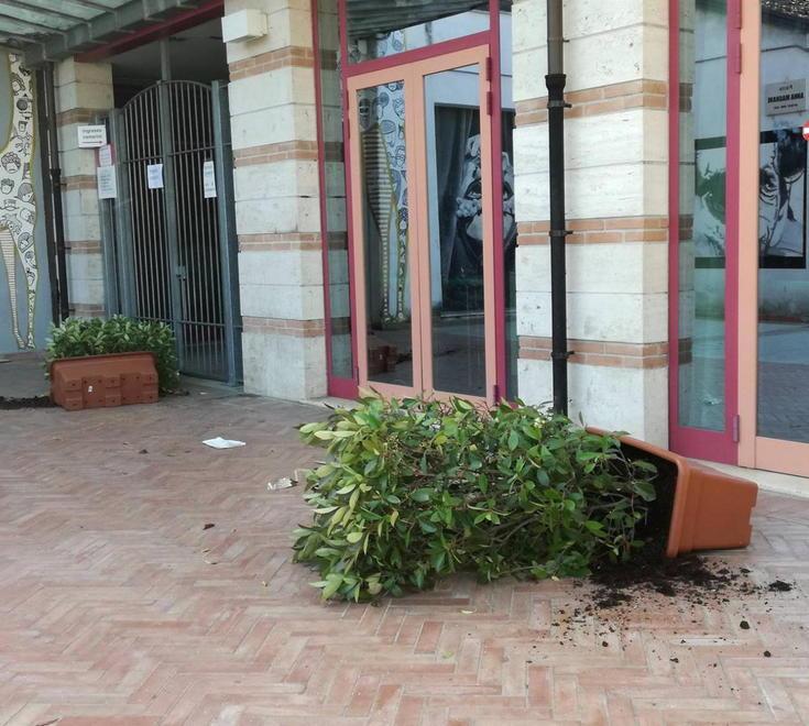 Cancelli chiusi di notte contro vandali e teppisti 