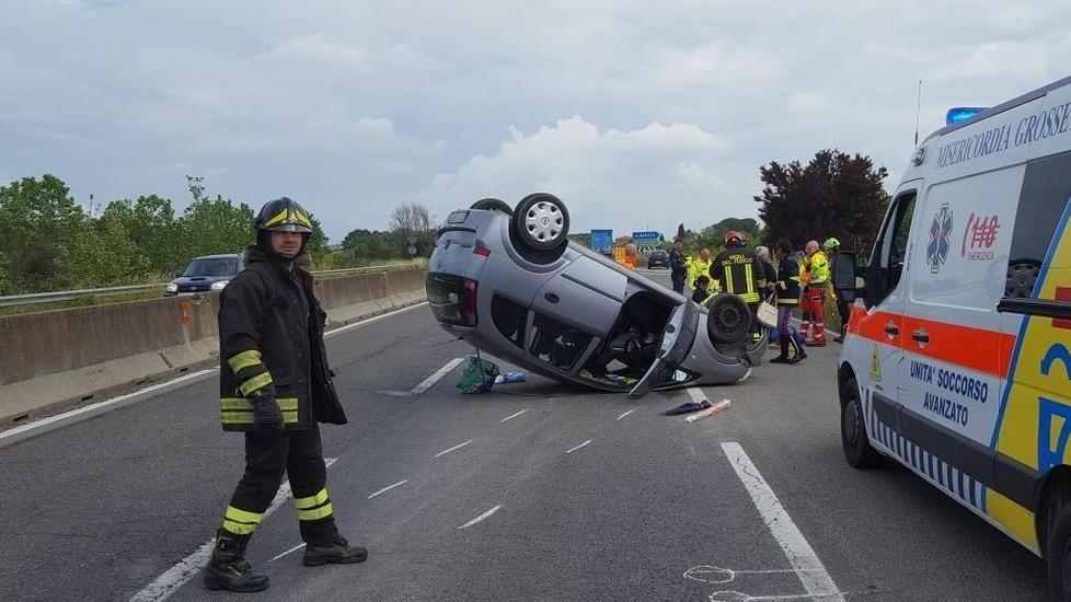 Sbanda e si ribalta: donna ferita
