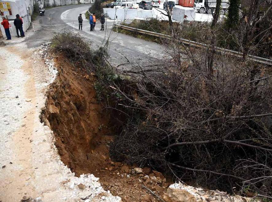 Via per Colonnata, riapertura in vista 
