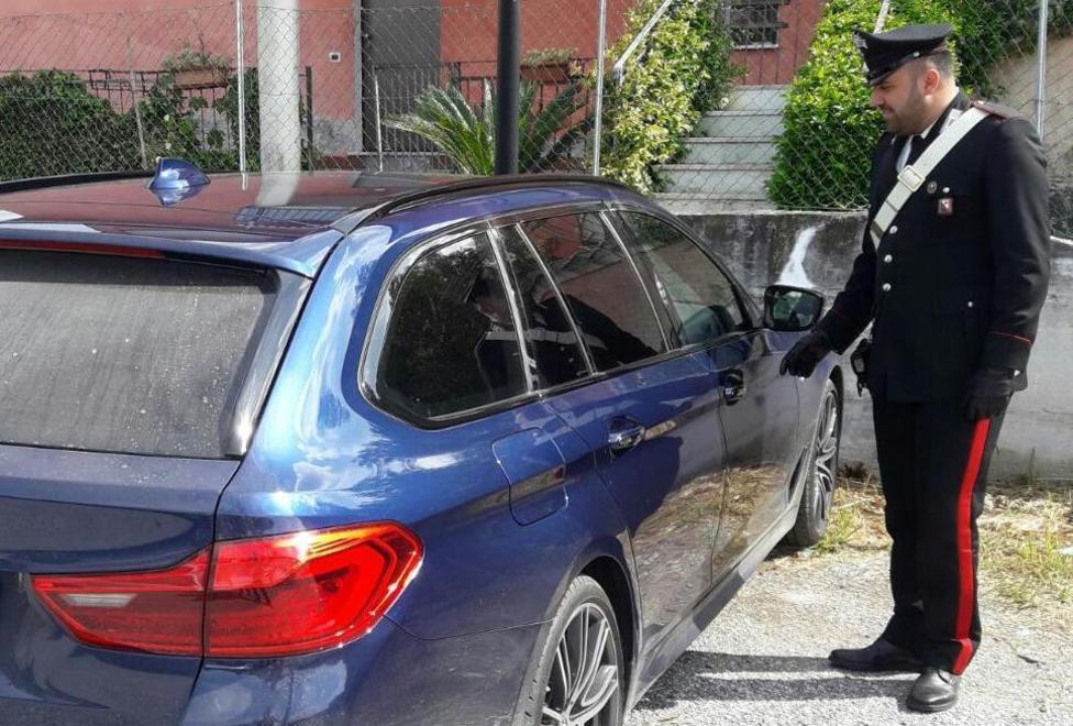 Auto rubata e ritrovata nel parcheggio