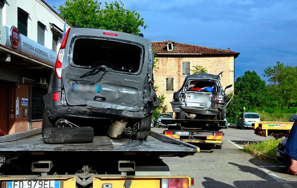 Schianto in autostrada: due feriti 