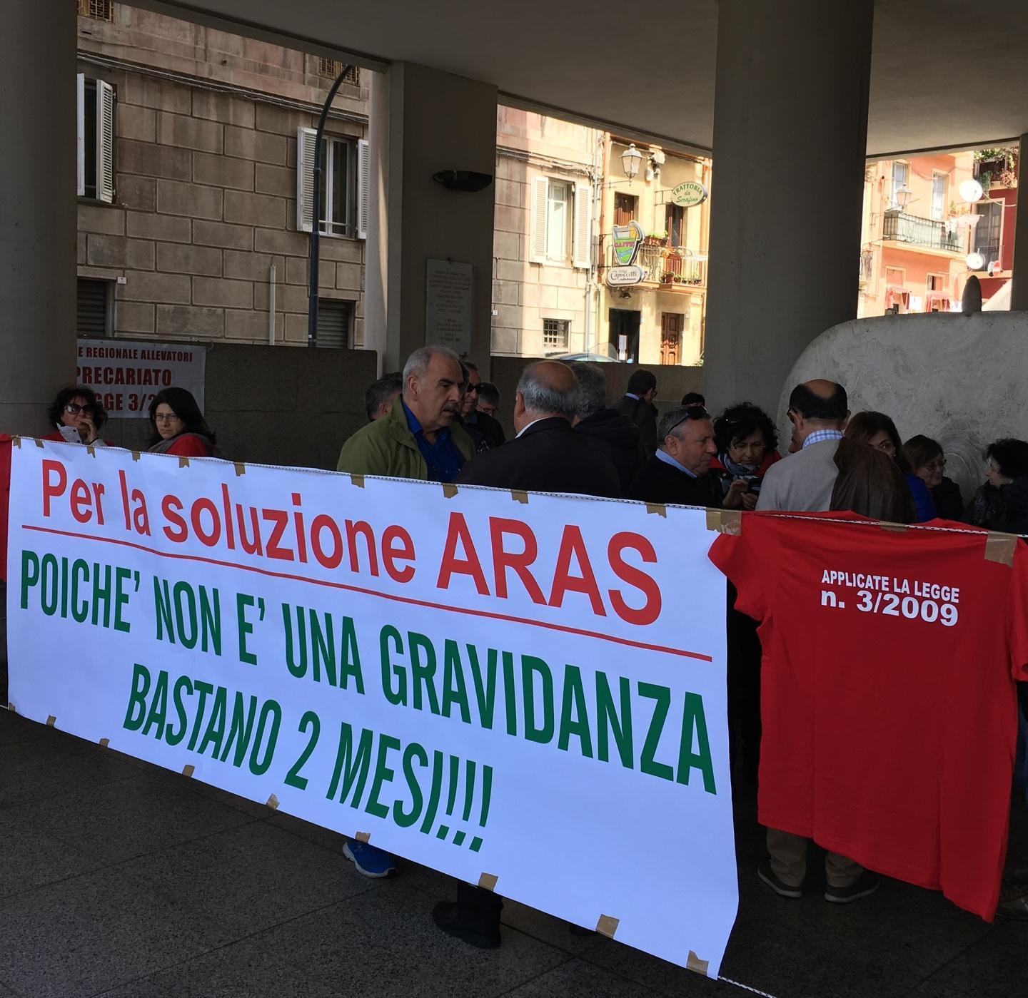 Aras, in duecento manifestano mentre Laore presenta il conto