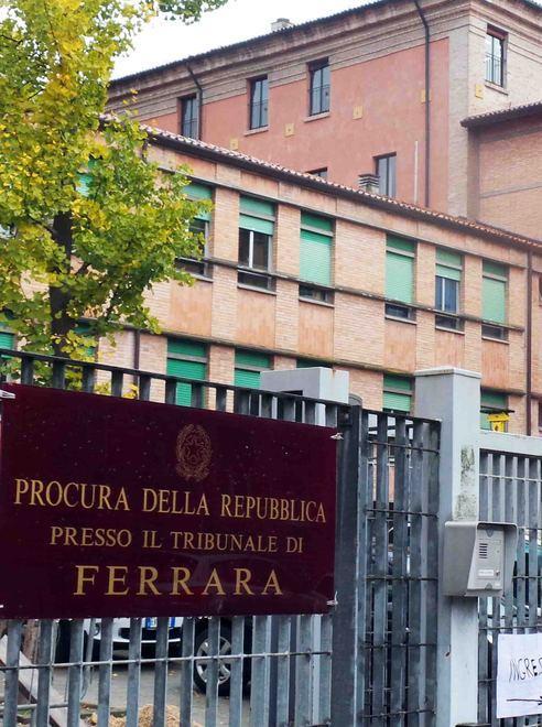 Un cliente si tolse la vita