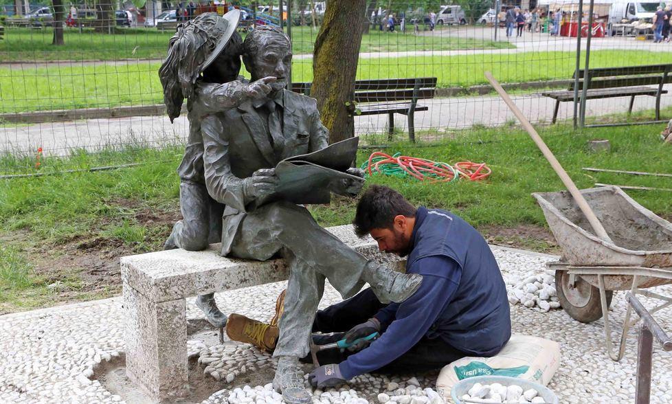 Nuovo pavimento al monumento