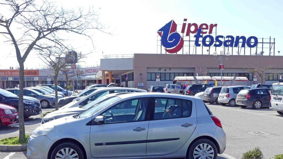 Tosano, le buche nell’asfalto hanno causato un infortunio