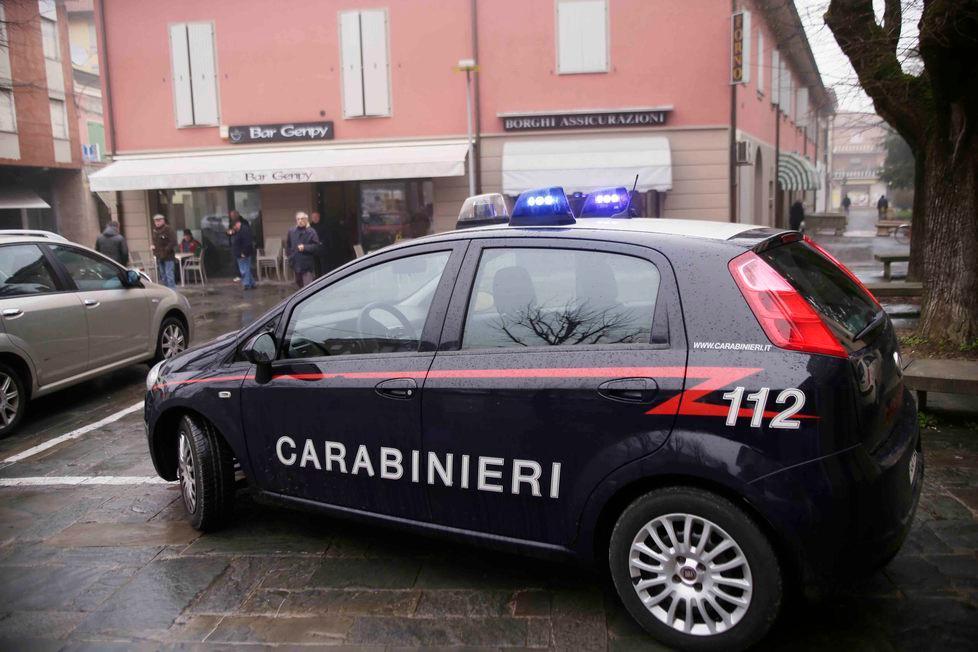 Ladri incappucciati davanti a casa 