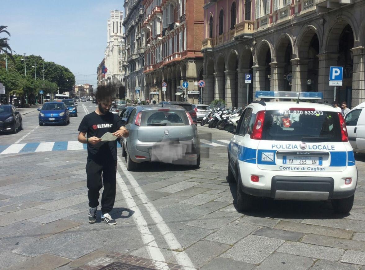 L'incidente in via Roma (foto Mario Rosas)