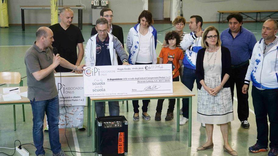 L’associazione di genitori Cipì dona 20mila euro alla scuola Pertini