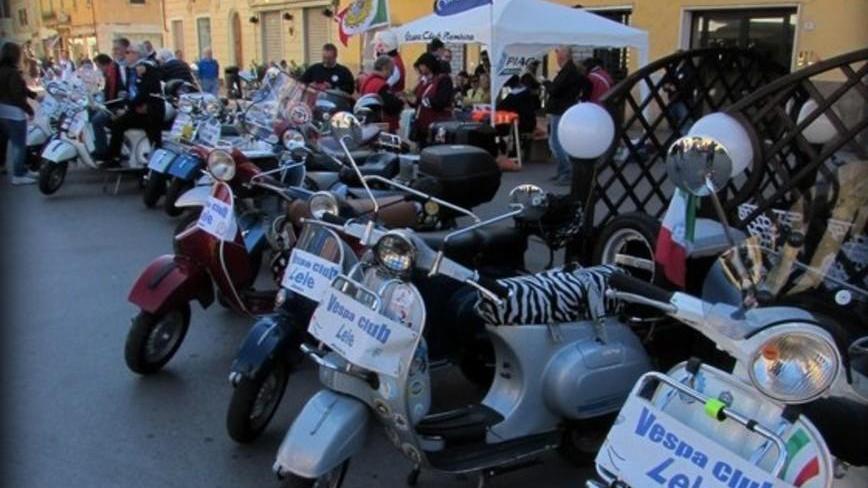 Vespa a Piombino da tutta Italia