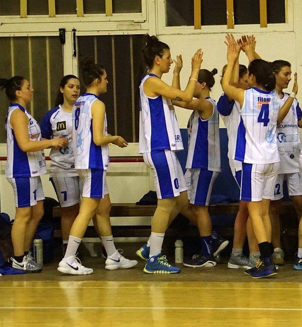 E le ragazze stasera (inizio ore 21.15) si giocano la promozione contro Prato