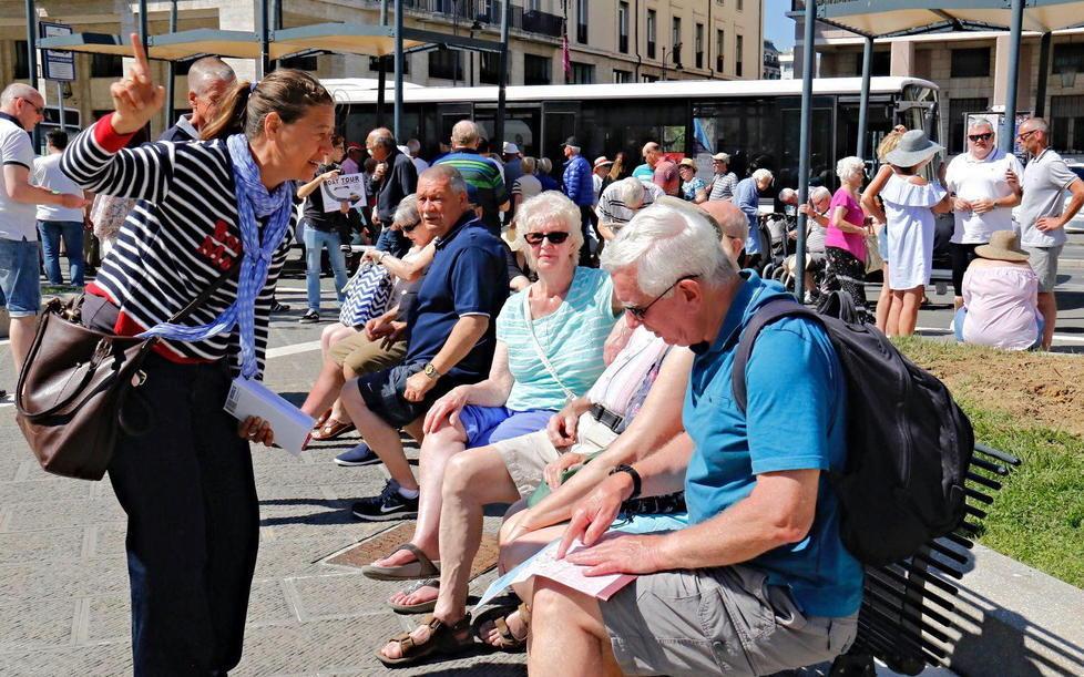 Croceristi record a Livorno, ma poche indicazioni per i turisti fai da te - Video
