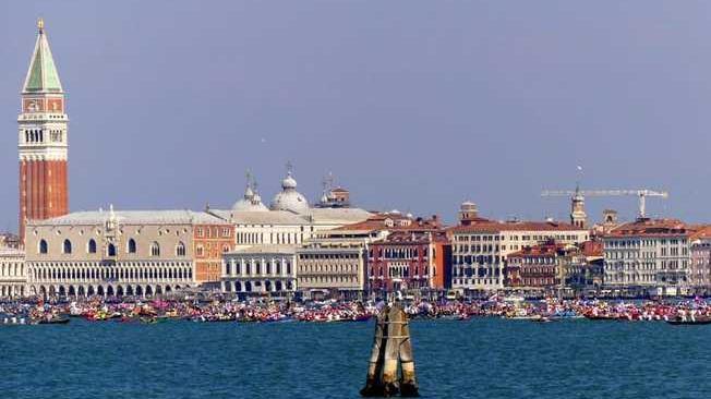 Vogalonga, 2mila imbarcazioni a Venezia
