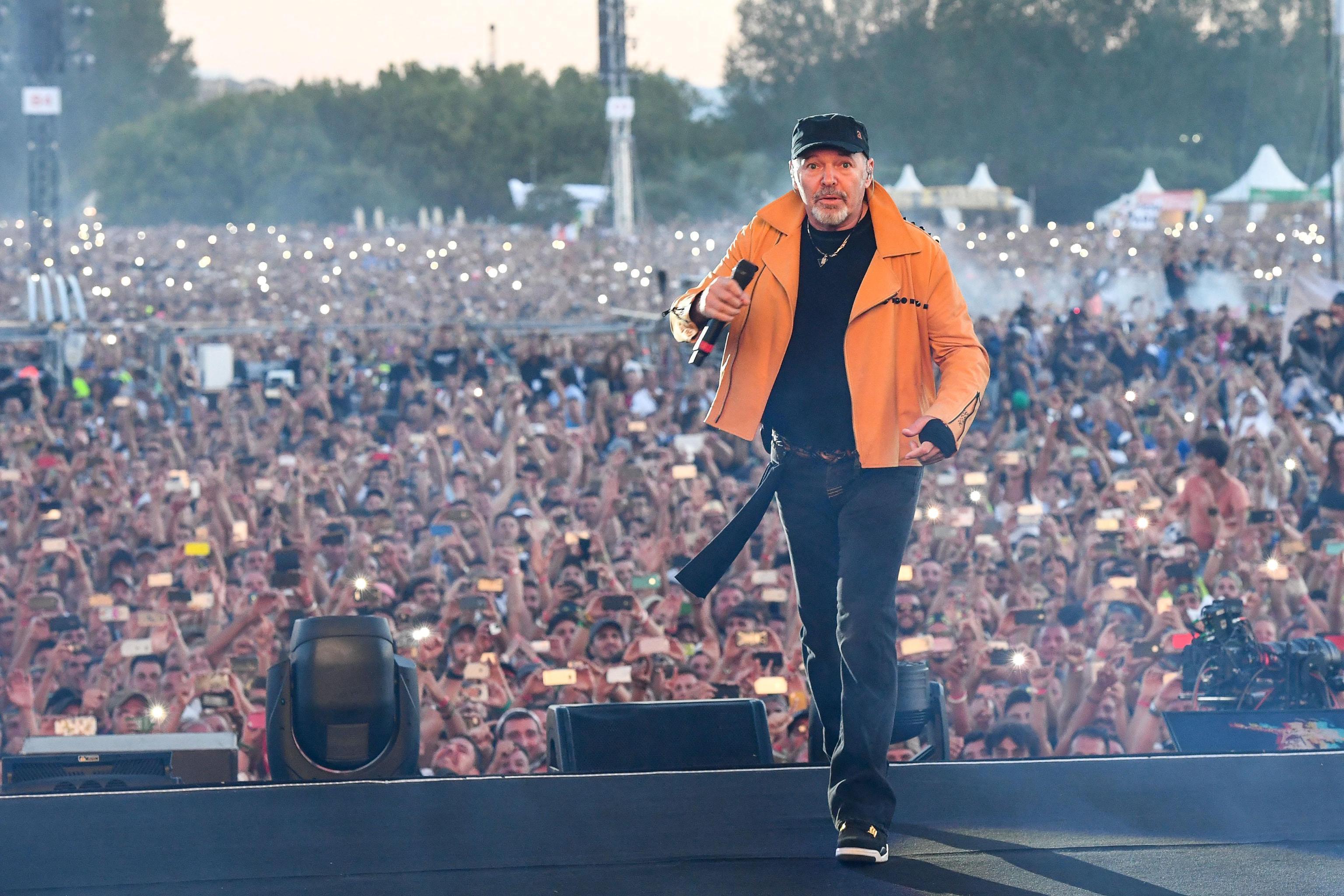 Vasco Rossi davanti all'infinito pubblico di Modena Park