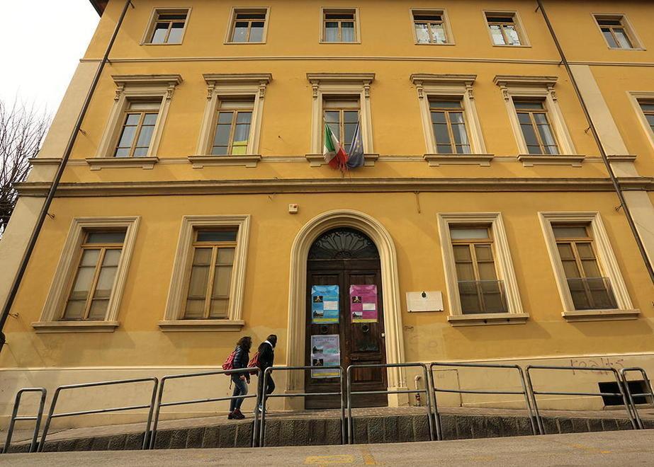 La sede di via Fabiani del Professionale (foto d’archivio)