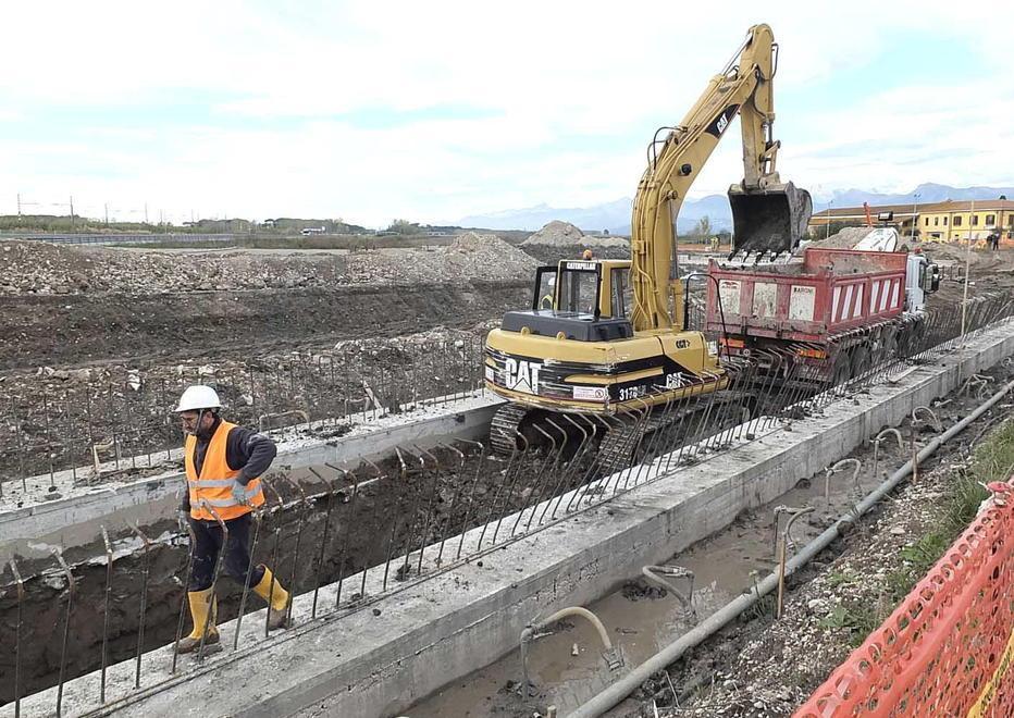 Cantiere fermo per le rotatorie all’uscita dell’A12 