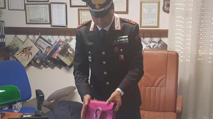 Si fingono clienti vip e rubano da Fendi: presi
