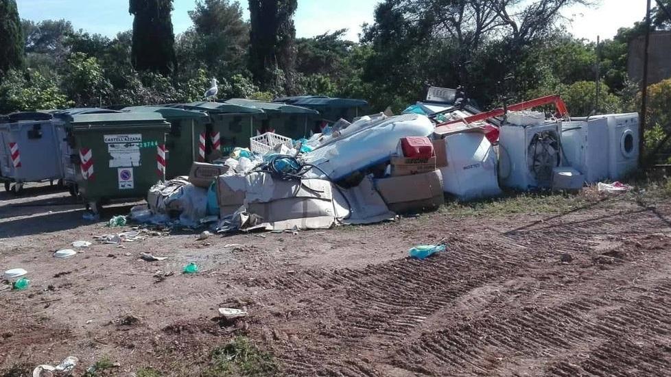 Sos rifiuti, cassonetti stracolmi