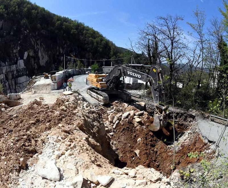 Strada chiusa a Colonnata. L’odissea degli scuolabus 