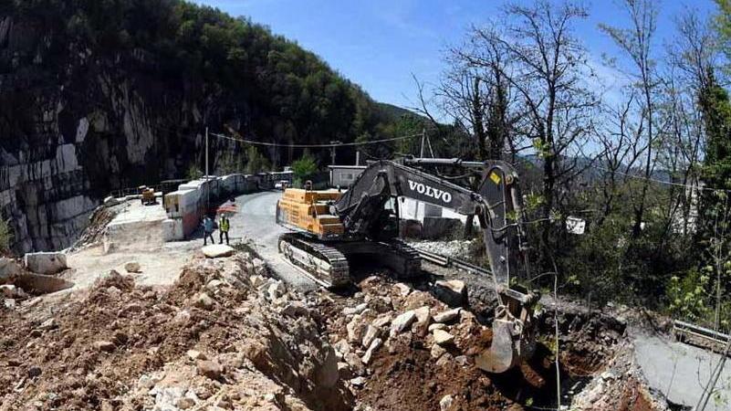 Strada chiusa a Colonnata. L’odissea degli scuolabus