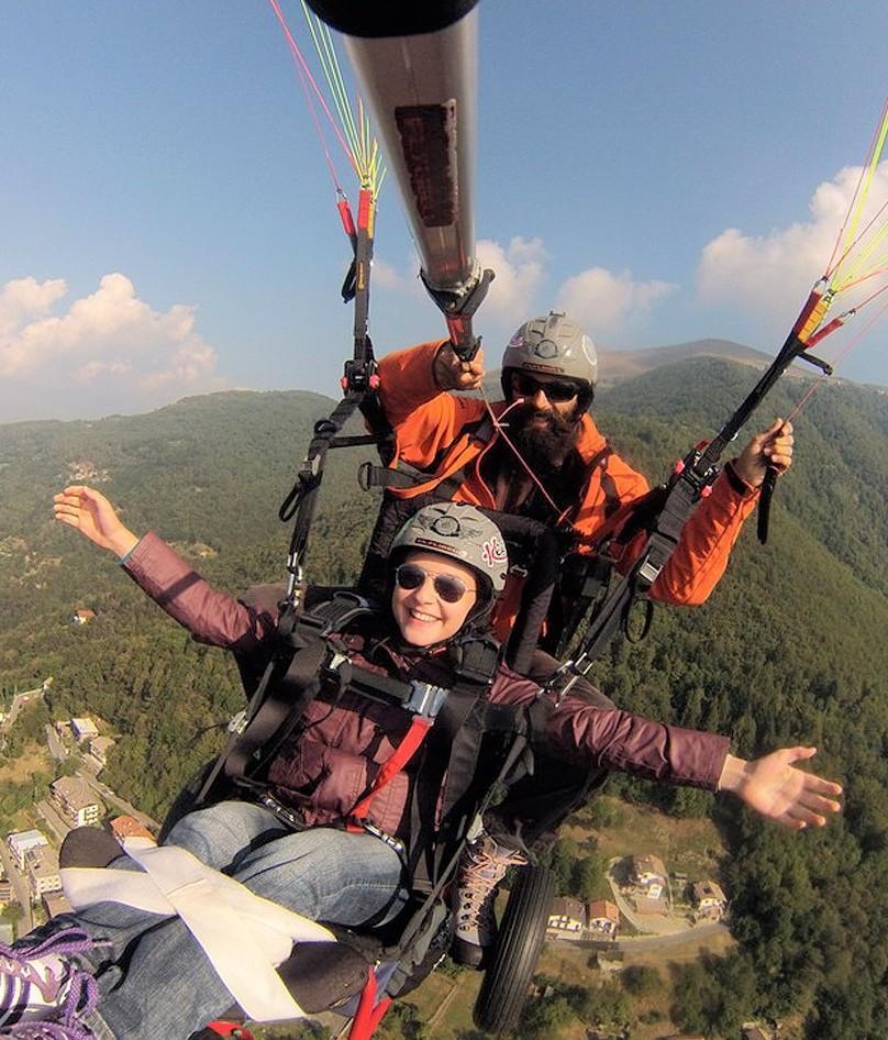 L’ebbrezza di un volo in parapendio per i disabili