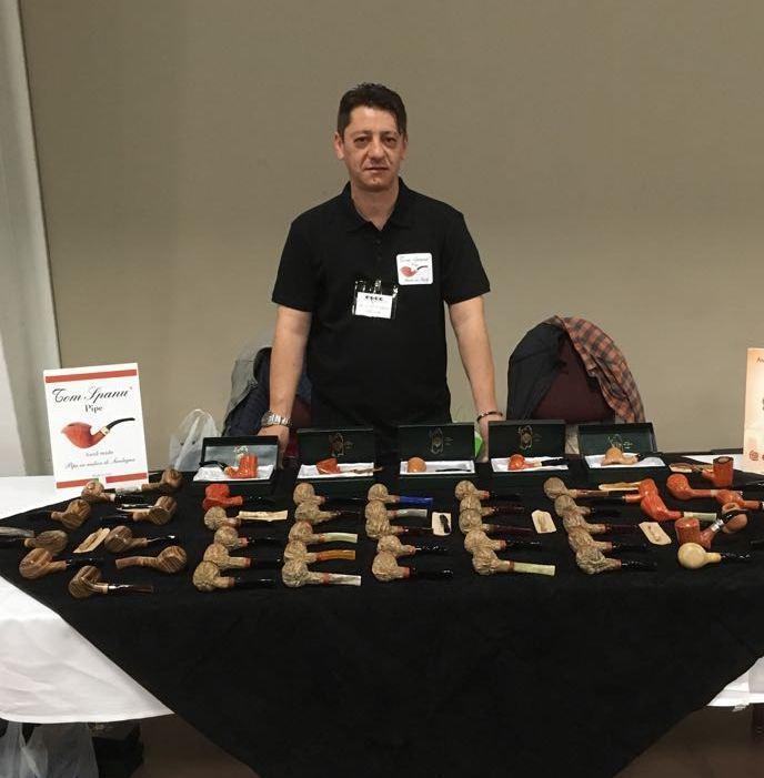 Le pipe di Tom Spanu vanno a ruba alla fiera mondiale di Chicago