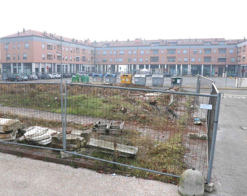 Municipio demolito e una nuova piazza