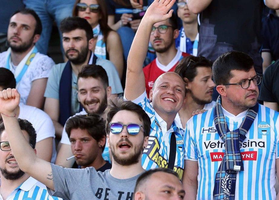 Eh sì, è «Serie A, Serie A!». Il tripudio inizia allo stadio