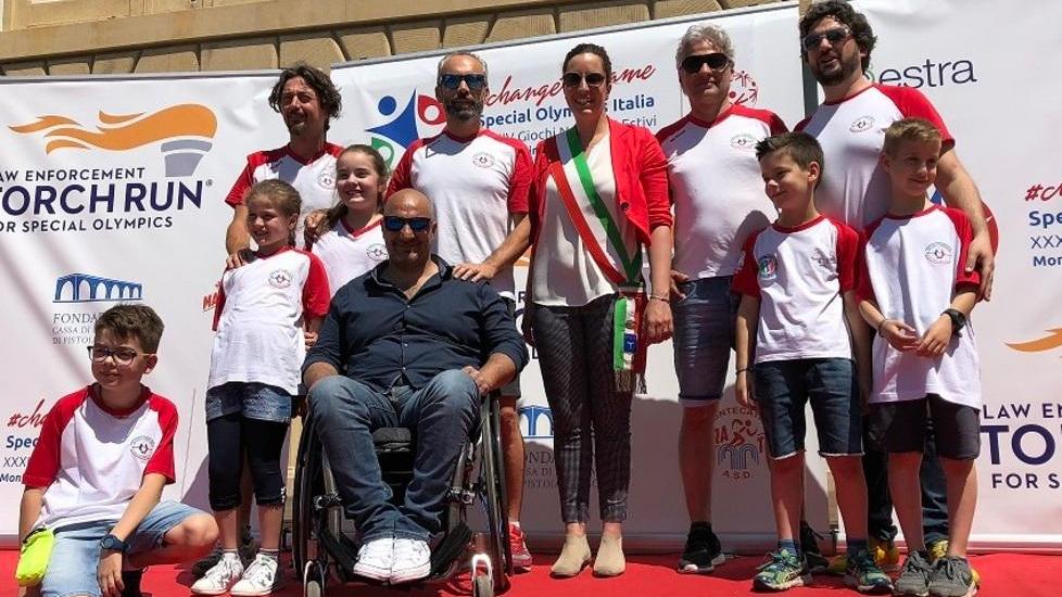 La torcia olimpica illumina venti atleti