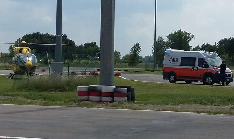 Cade in scooter al kartodromo di Massa