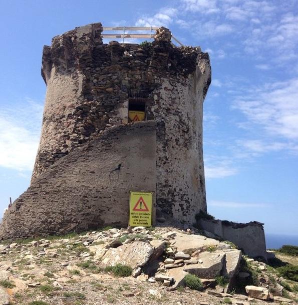 Capo Falcone, cominciato il restauro della torre