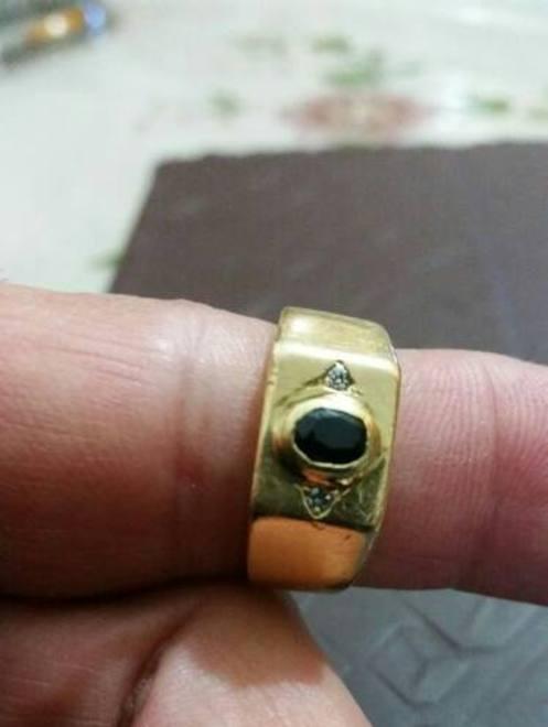 Perde l’anello, gli viene restituito 